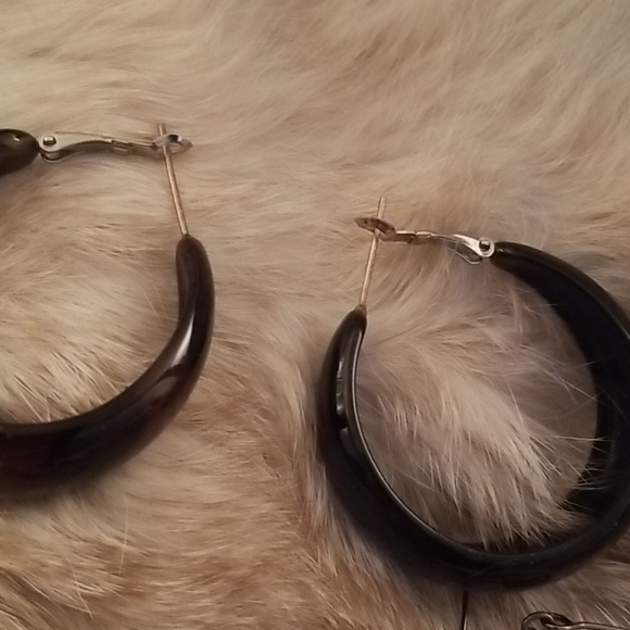 2 Pairs of Earring - Picture 2 of 3